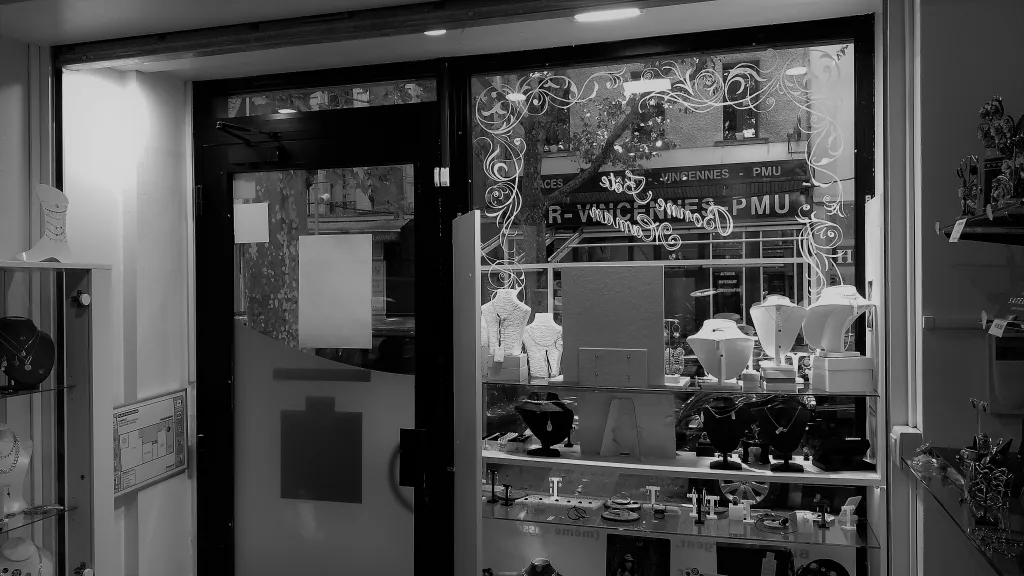 Vitrine bijouterie avant nouvelle decoration